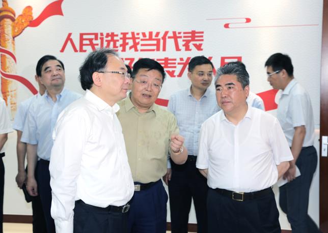 省人大常委会常务副主任李幼敏一行 莅临IM体育药业调研